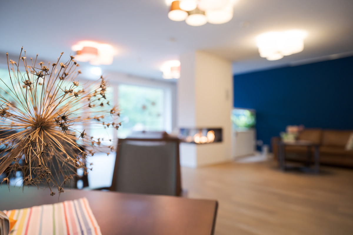 hospitz-itzehoe-kamin-c.sebastian-engels.jpg Hospitz Itzehoe Kamin