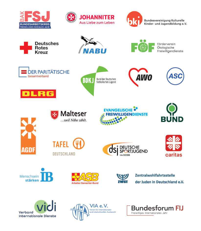 Logoparade-FWDStärkungsgesetz_2026.webp Gemeinsam für starke Jugendfreiwilligendienste: Die zeichnenden Verbände, Zentralstellen und Netzwerke des gemeinsamen Forderungspapiers zum Freiwilligendienste-Stärkungsgesetz.