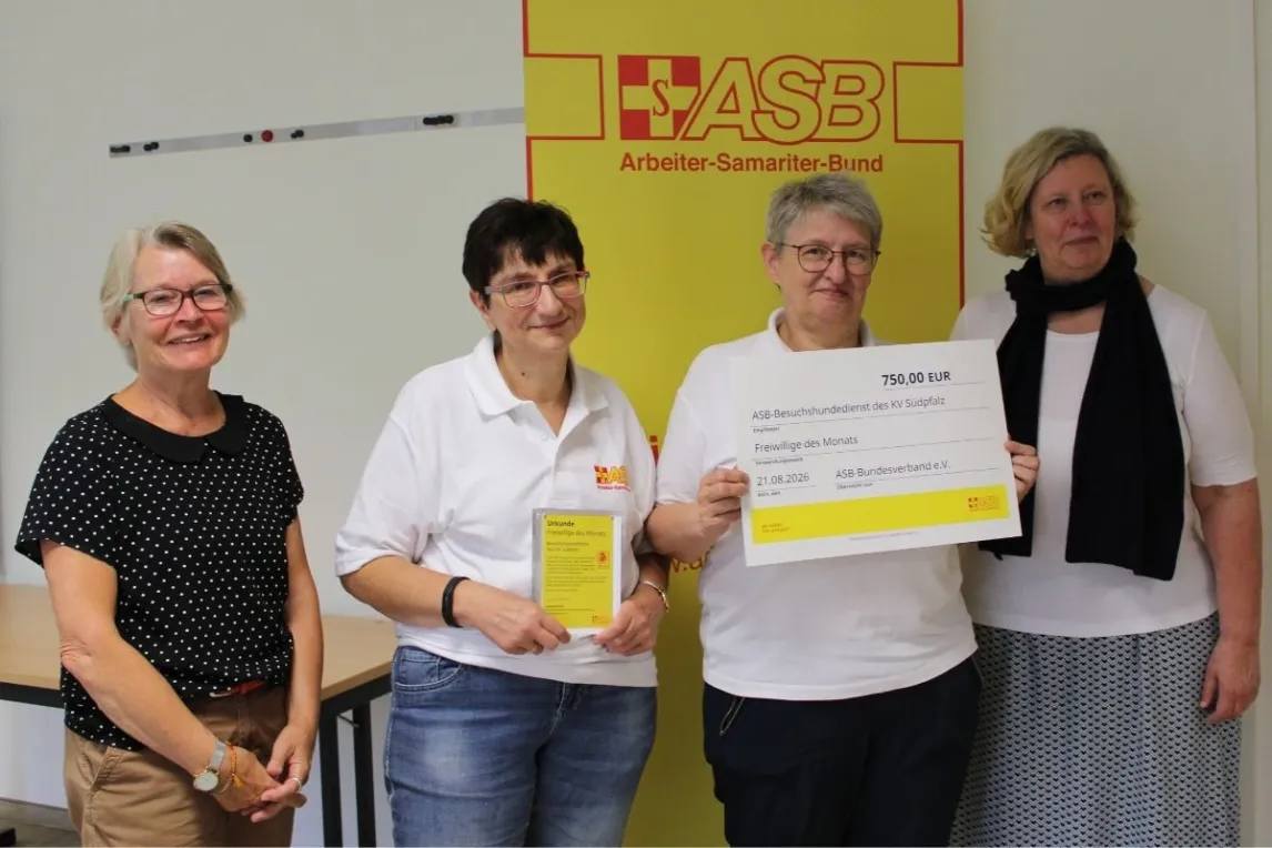 2_Ehrung-Besuchshundedienst-PirmasensASB-Rheinland-Pfalz-.webp